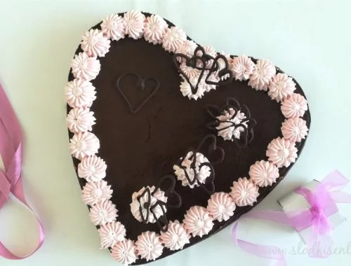 tarta czekoladowa w kształcie serca