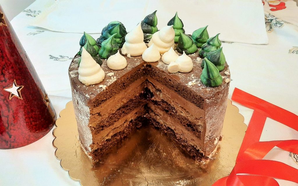 Tort czekoladowo-marcepanowy