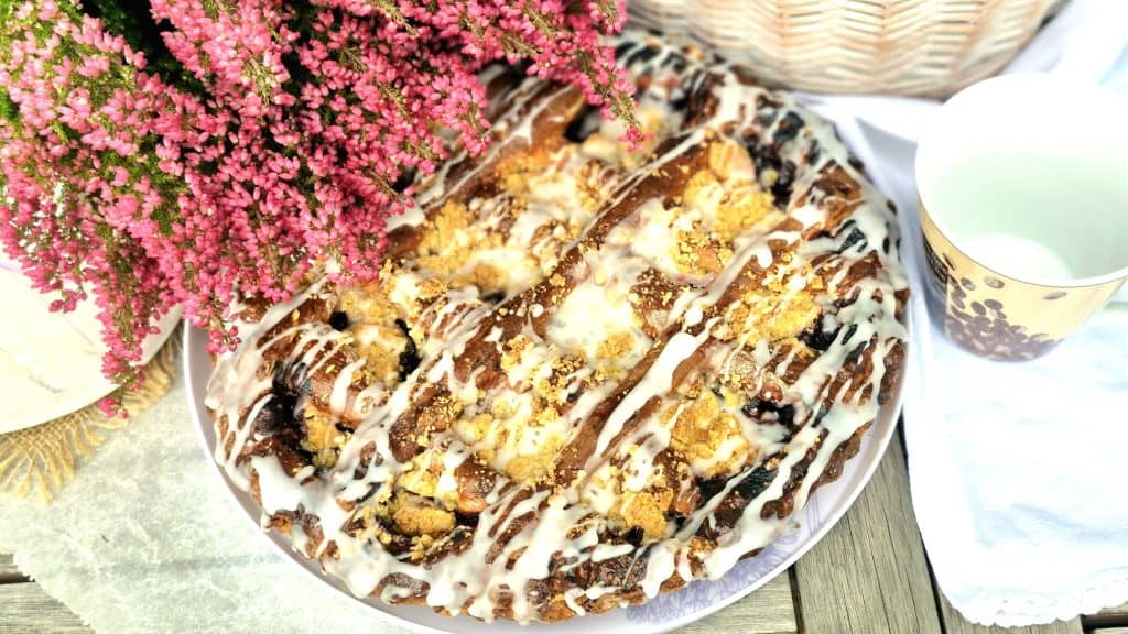 Tarta drożdżowa ze śliwkami