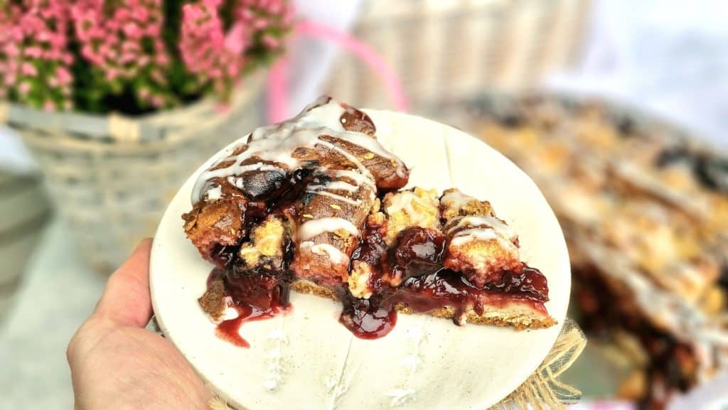 Tarta drożdżowa ze śliwkami